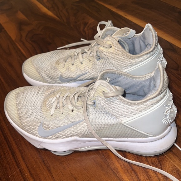 Lebron basketball shoes - Picture 3 of 4